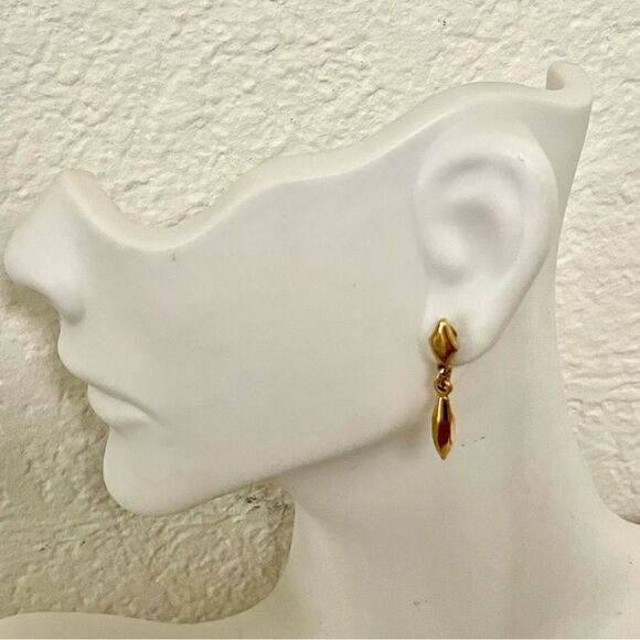 Small dainty gold tone drop post earrings - Picture 7 of 7
